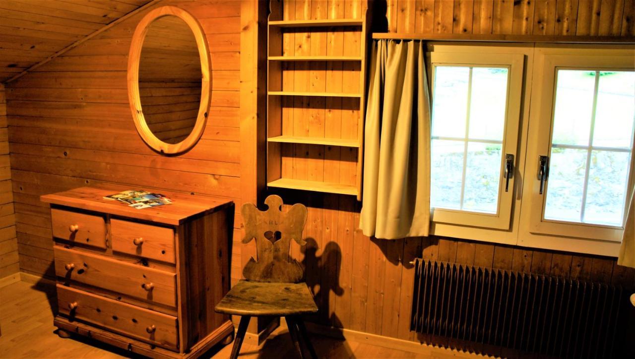 Single Room with Shared Bathroom (Schönegg)